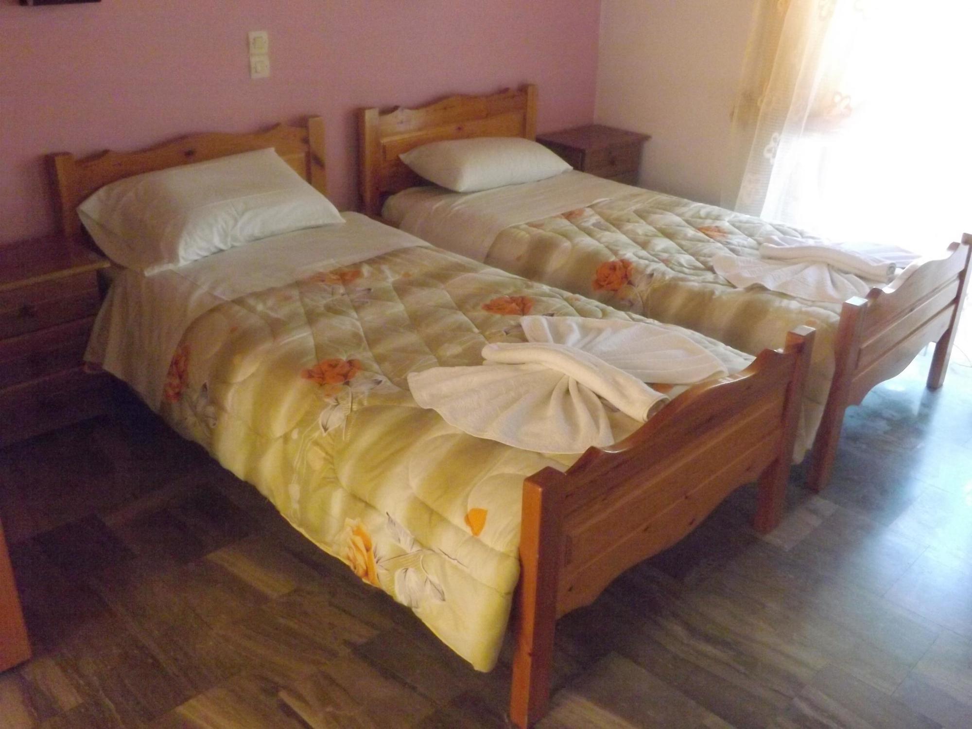 Makis Studios And Apartments Roda  Extérieur photo