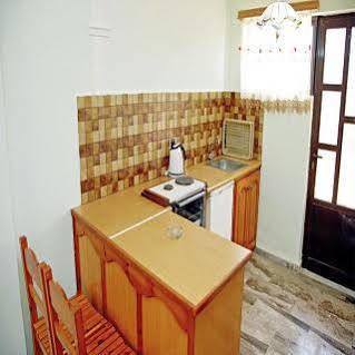 Makis Studios And Apartments Roda  Extérieur photo